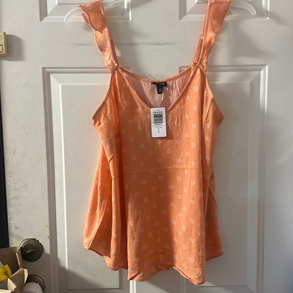 TORRID Crinkle Gauze V-Neck Ruffle Strap Tank: PEACH: NEW WITH TAGS: SIZE 0 (L)